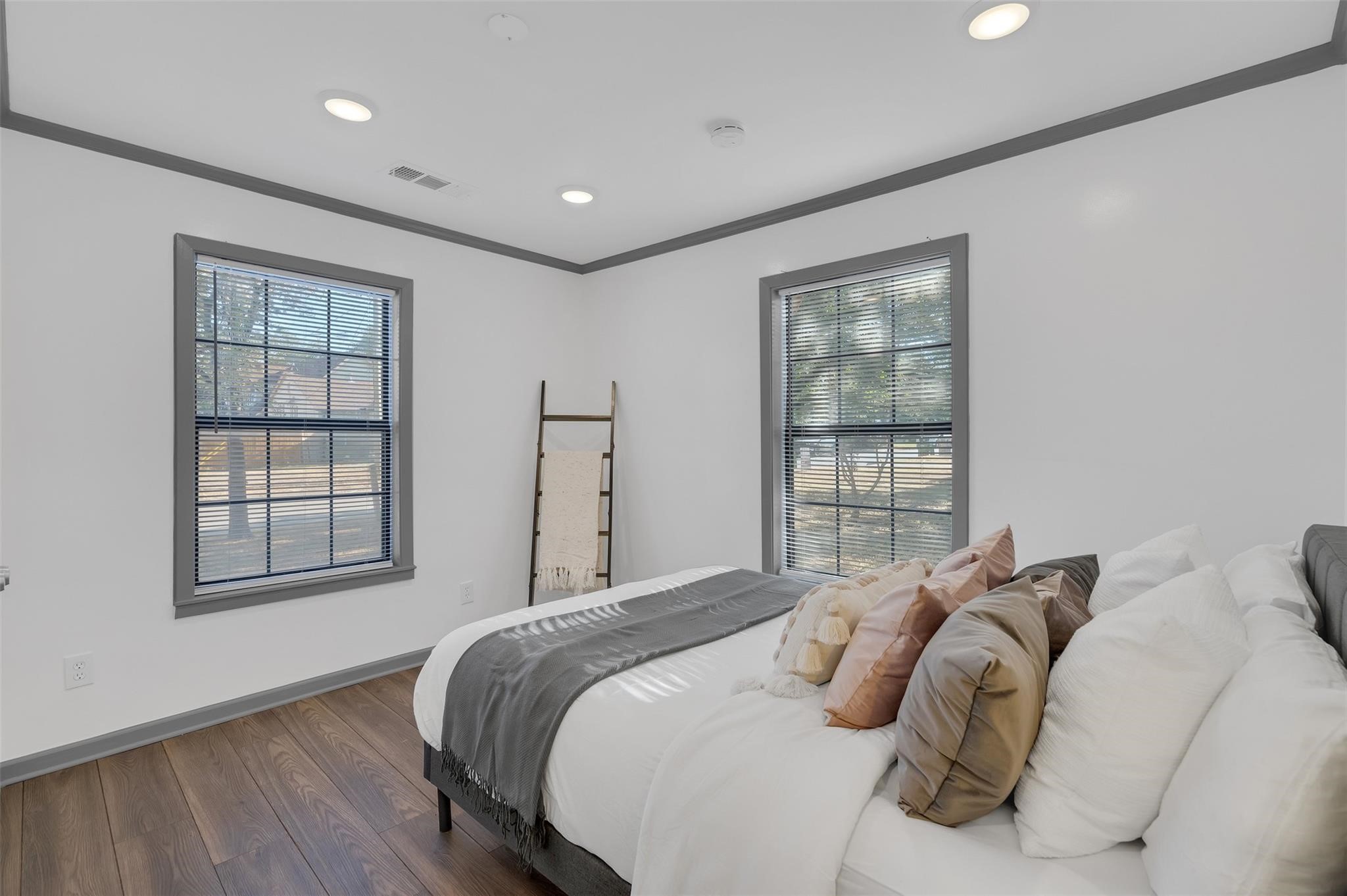 8000 Melrose Street E 