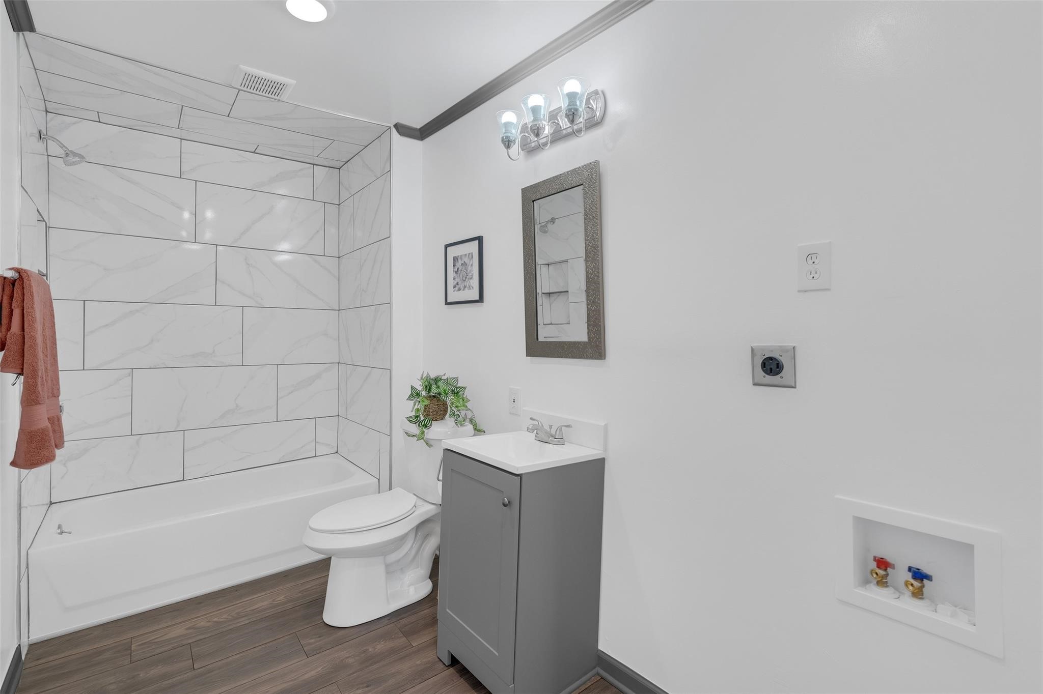 8000 Melrose Street E 