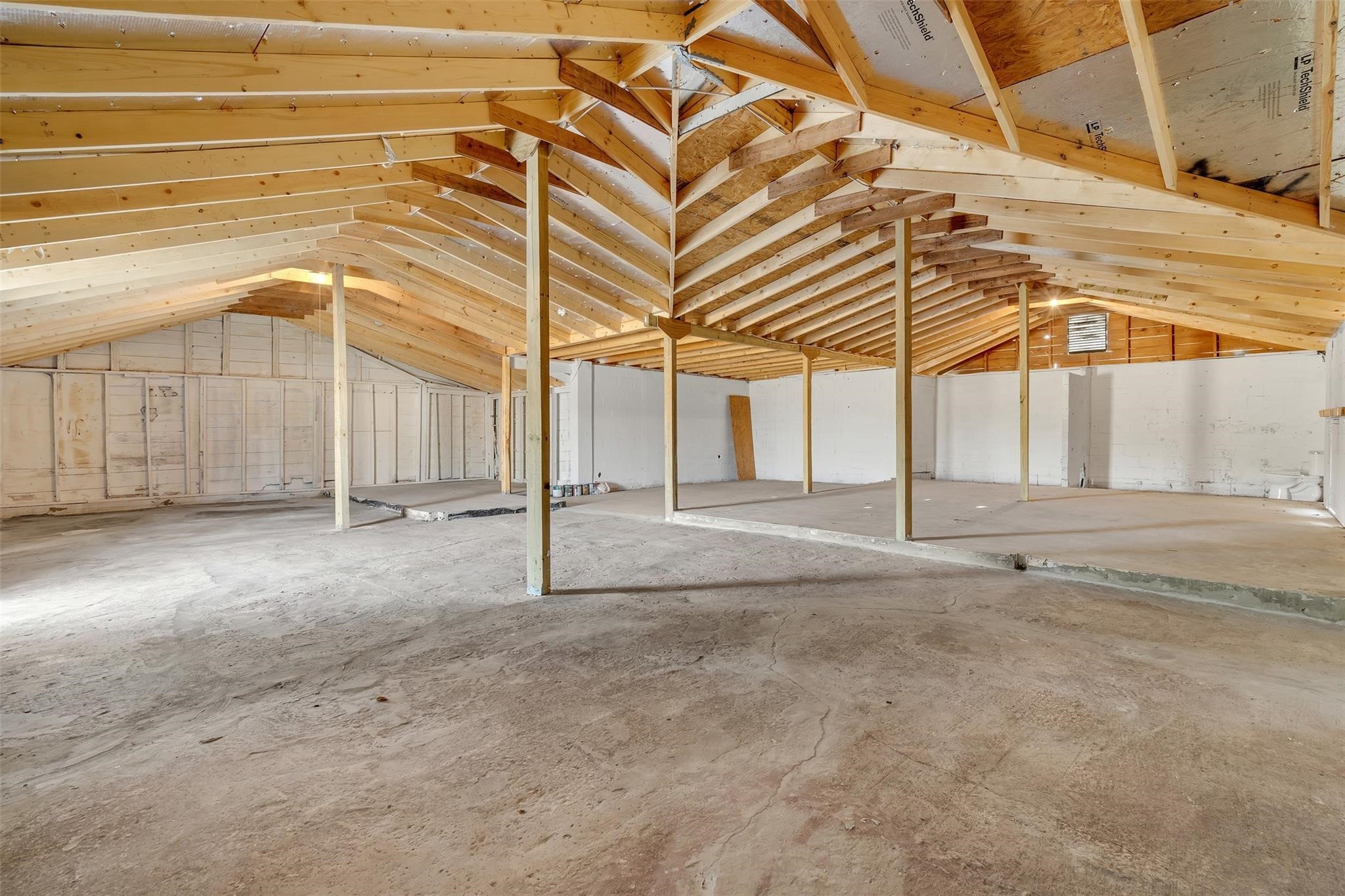 8000 Melrose Street E 