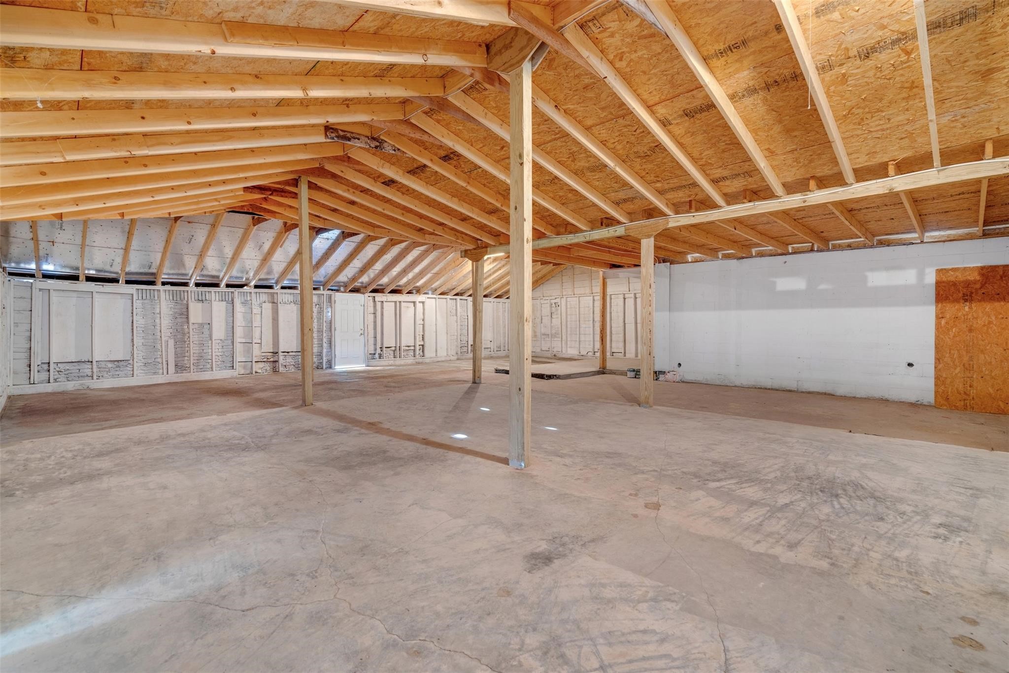 8000 Melrose Street E 