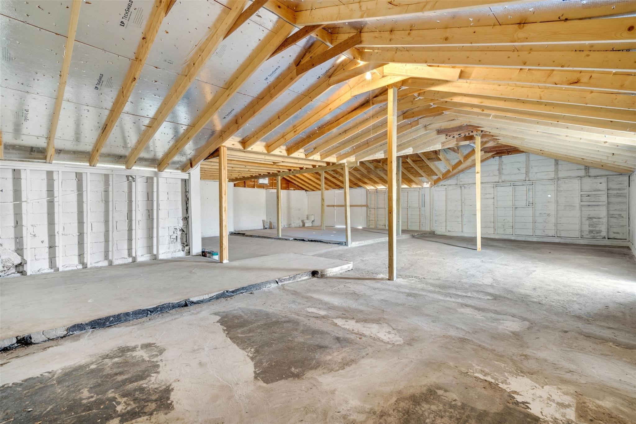 8000 Melrose Street E 