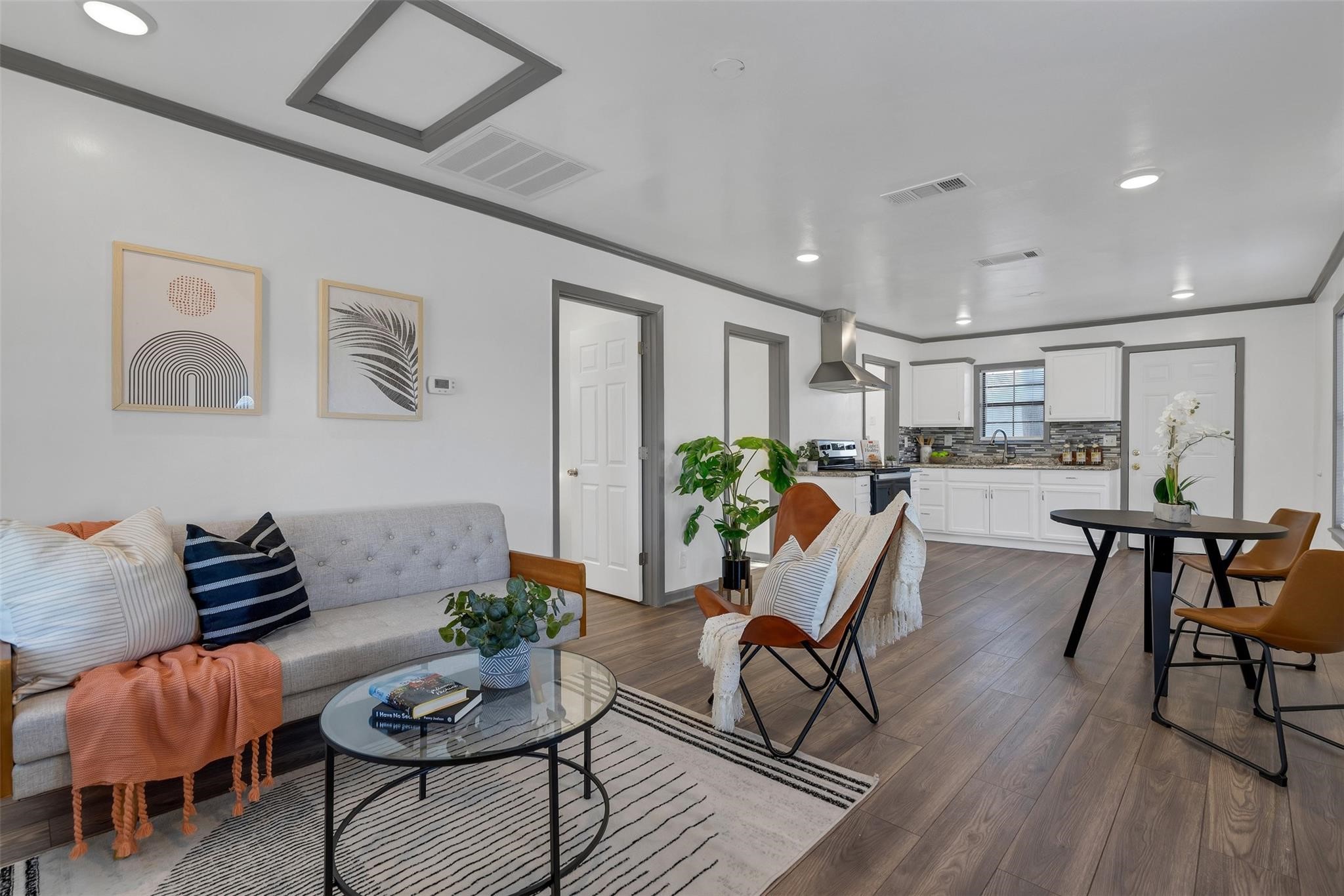 8000 Melrose Street E 