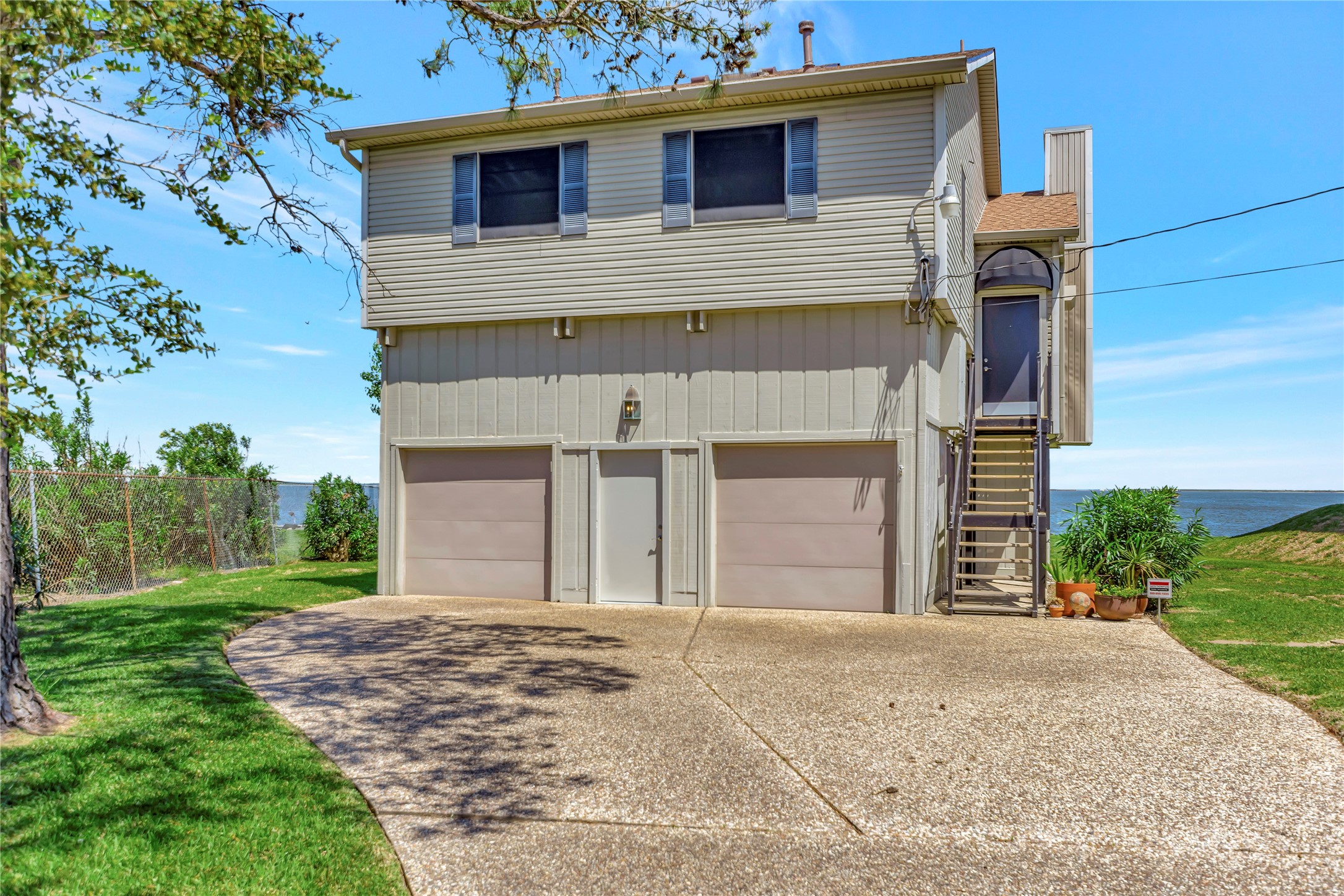 210 Bay Colony Drive, La Porte, TX, 77571 | 36033023 | Realty Texas LLC