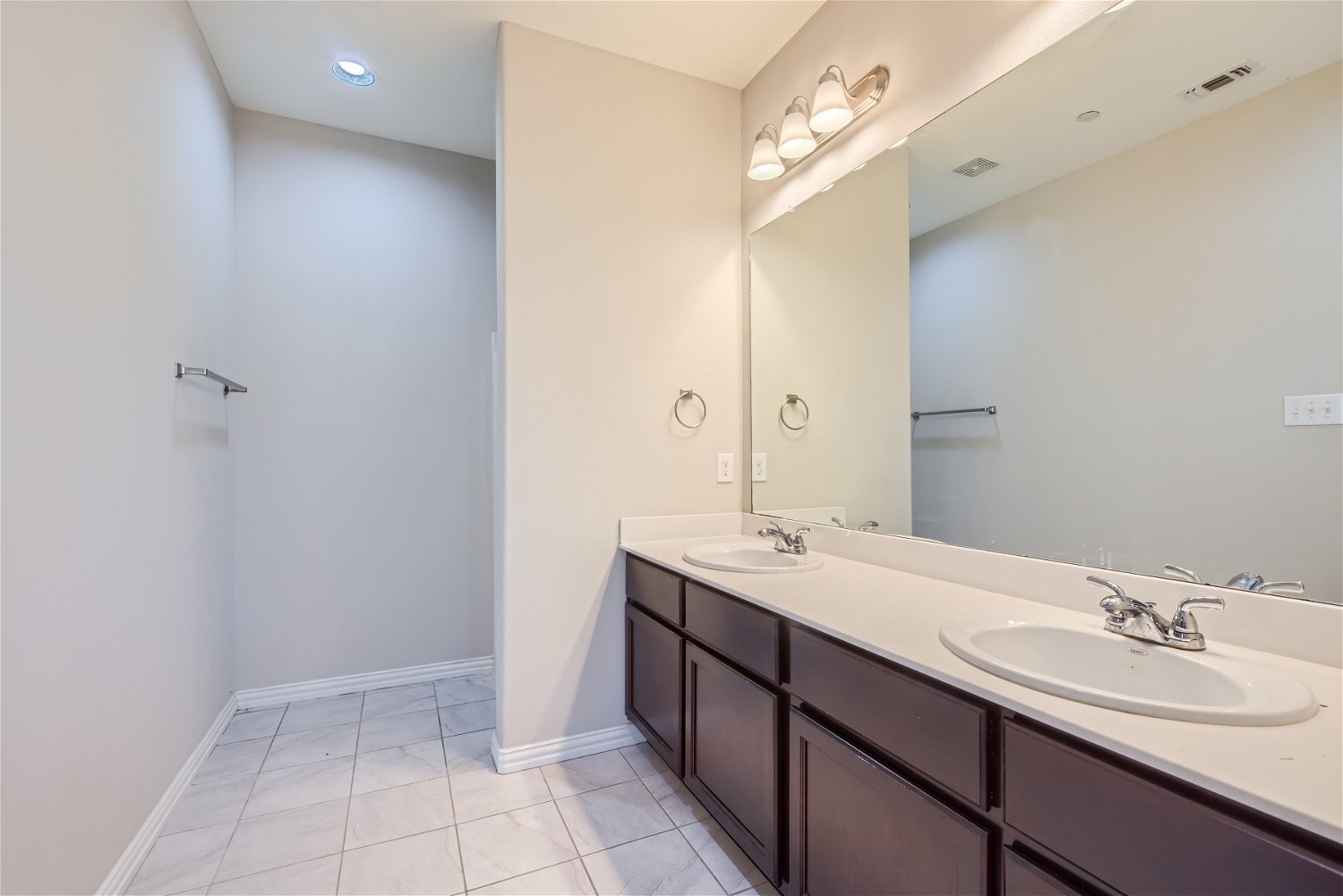 1348 Lake Crest Lane , Lewisville, TX, 75057 | 20587181 | Realty Texas LLC