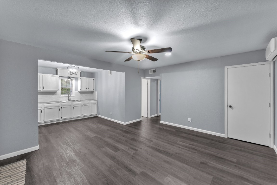 10906 Elm Street , Jonestown, TX, 78645 | 7400424 | Realty Texas LLC