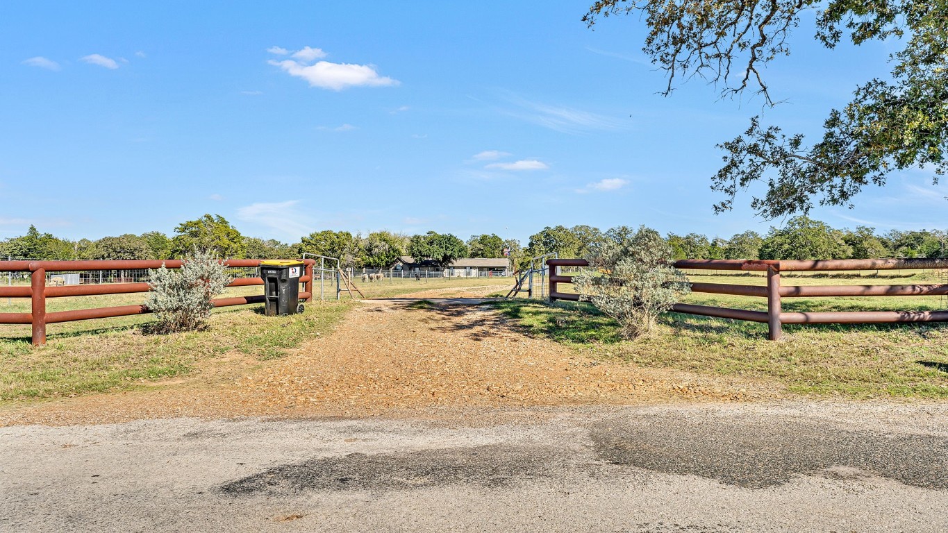 1252 County Road 106 , Paige, TX, 78659 | 9649641 | Realty Texas LLC