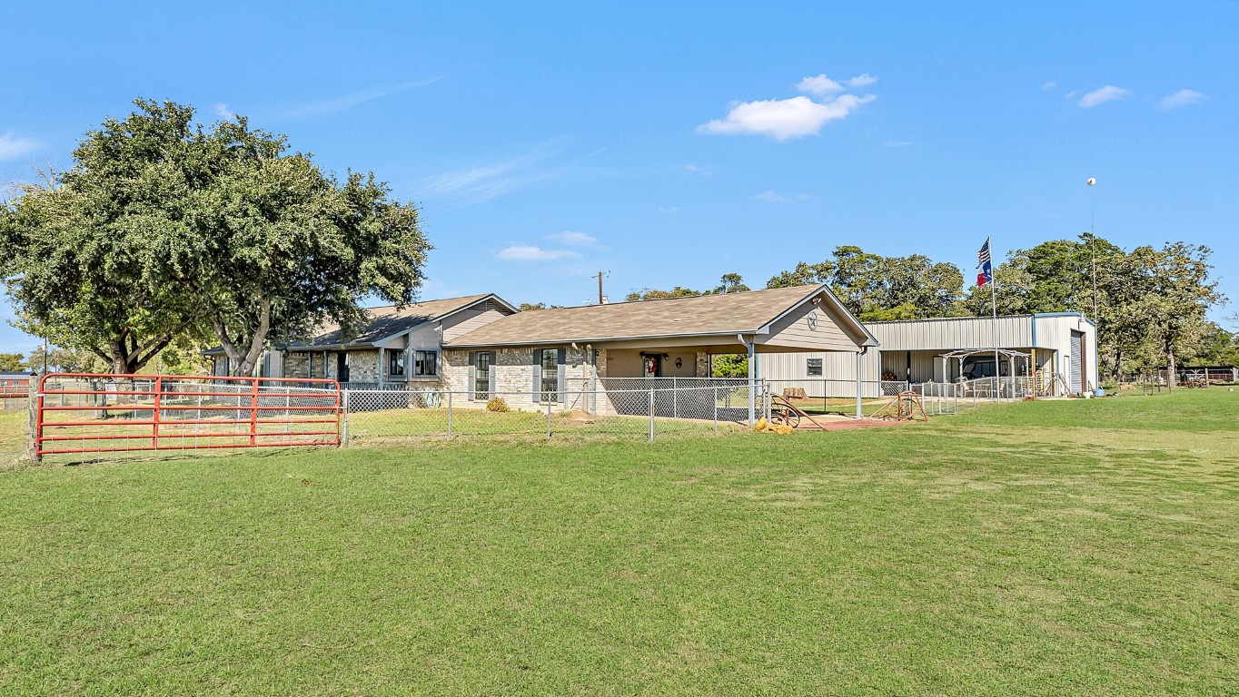 1252 County Road 106 , Paige, TX, 78659 | 9649641 | Realty Texas LLC