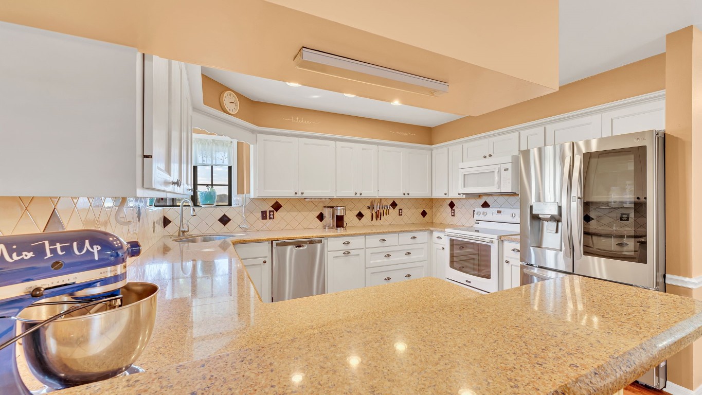 1252 County Road 106 , Paige, TX, 78659 | 9649641 | Realty Texas LLC