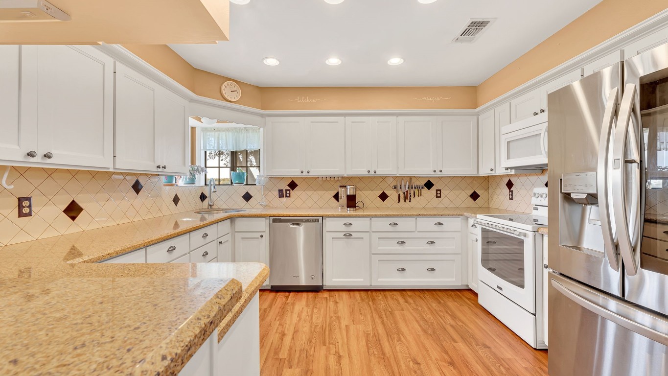 1252 County Road 106 , Paige, TX, 78659 | 9649641 | Realty Texas LLC