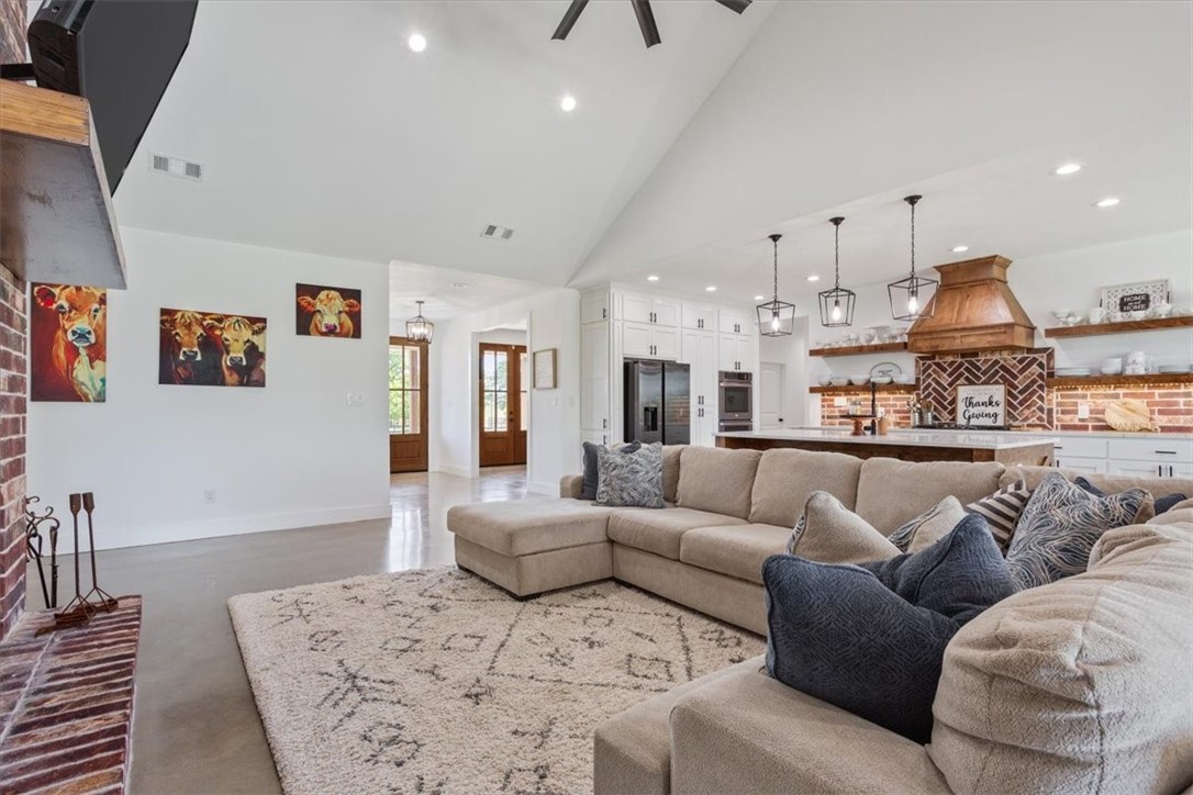 688 Pleasant Run Road , Crawford, TX, 76638 | 222127 | Realty Texas LLC