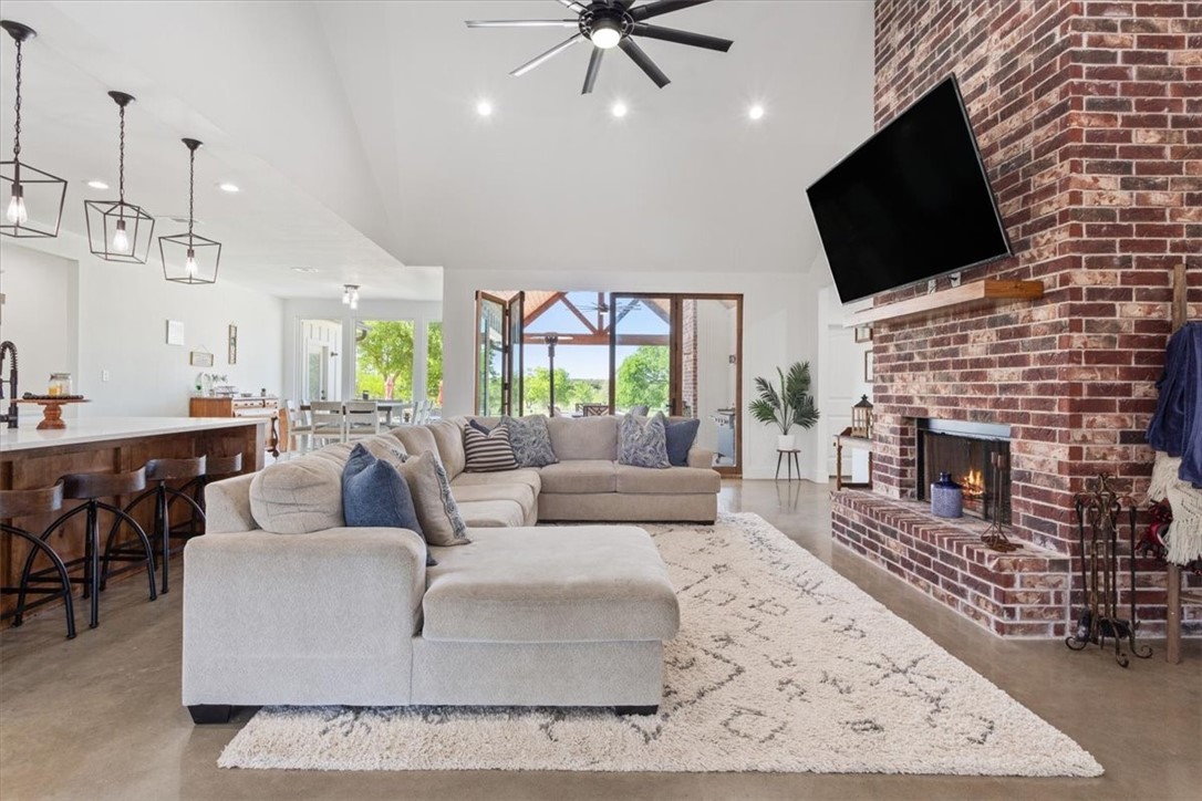 688 Pleasant Run Road , Crawford, TX, 76638 | 222127 | Realty Texas LLC