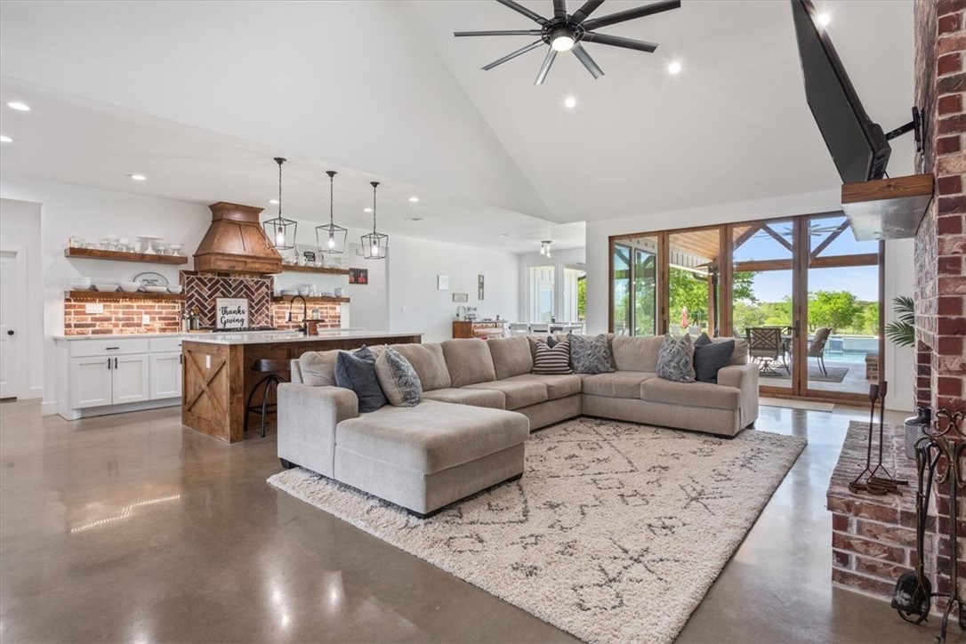 688 Pleasant Run Road , Crawford, TX, 76638 | 222127 | Realty Texas LLC