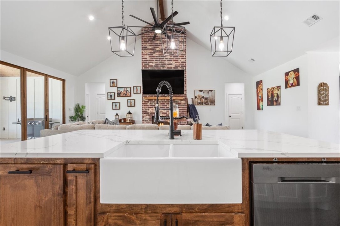 688 Pleasant Run Road , Crawford, TX, 76638 | 222127 | Realty Texas LLC