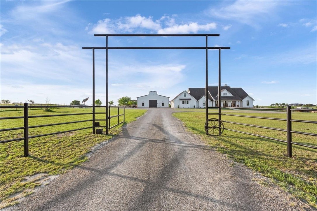 688 Pleasant Run Road , Crawford, TX, 76638 | 222127 | Realty Texas LLC