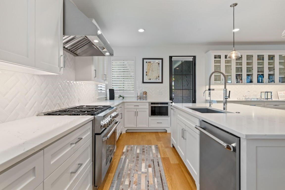 2800 W Fresco Drive , Austin, TX, 78731 | 3310426 | Realty Texas LLC