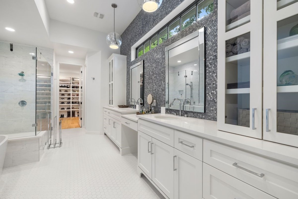 2800 W Fresco Drive , Austin, TX, 78731 | 3310426 | Realty Texas LLC