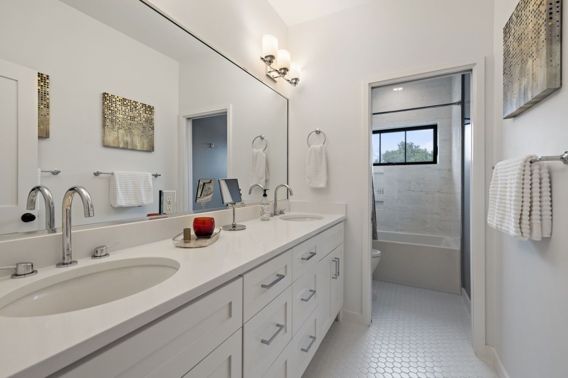 2800 W Fresco Drive , Austin, TX, 78731 | 3310426 | Realty Texas LLC