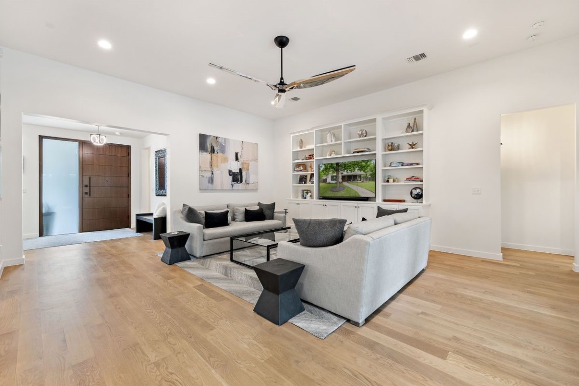 2800 W Fresco Drive , Austin, TX, 78731 | 3310426 | Realty Texas LLC