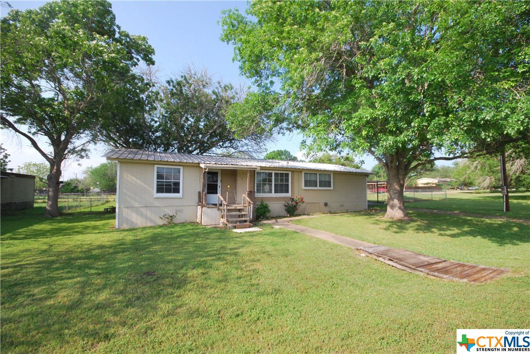 105 Park Lane , Moulton, TX, 77975 | 540880 | Realty Texas LLC
