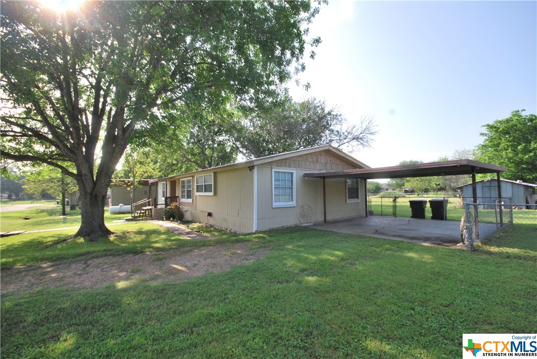 105 Park Lane , Moulton, TX, 77975 | 540880 | Realty Texas LLC