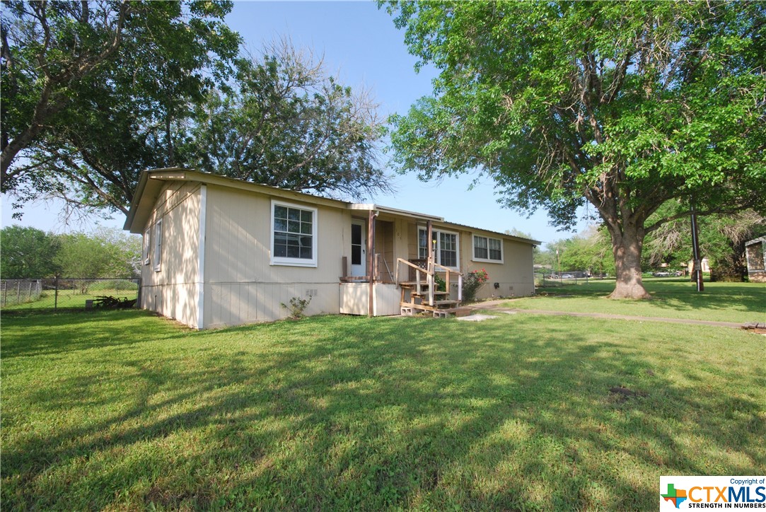 105 Park Lane , Moulton, TX, 77975 | 540880 | Realty Texas LLC