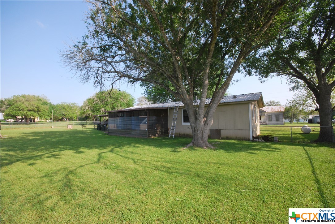105 Park Lane , Moulton, TX, 77975 | 540880 | Realty Texas LLC