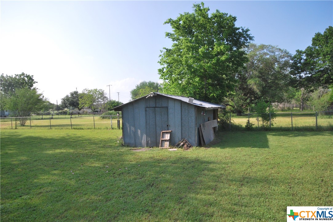 105 Park Lane , Moulton, TX, 77975 | 540880 | Realty Texas LLC