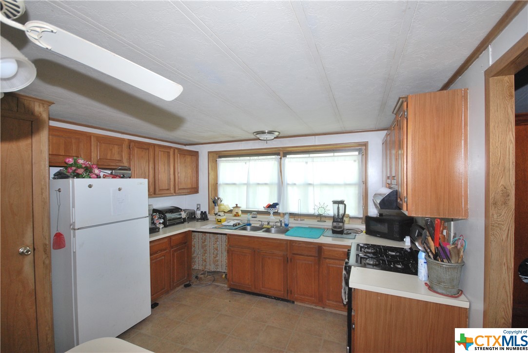 105 Park Lane , Moulton, TX, 77975 | 540880 | Realty Texas LLC