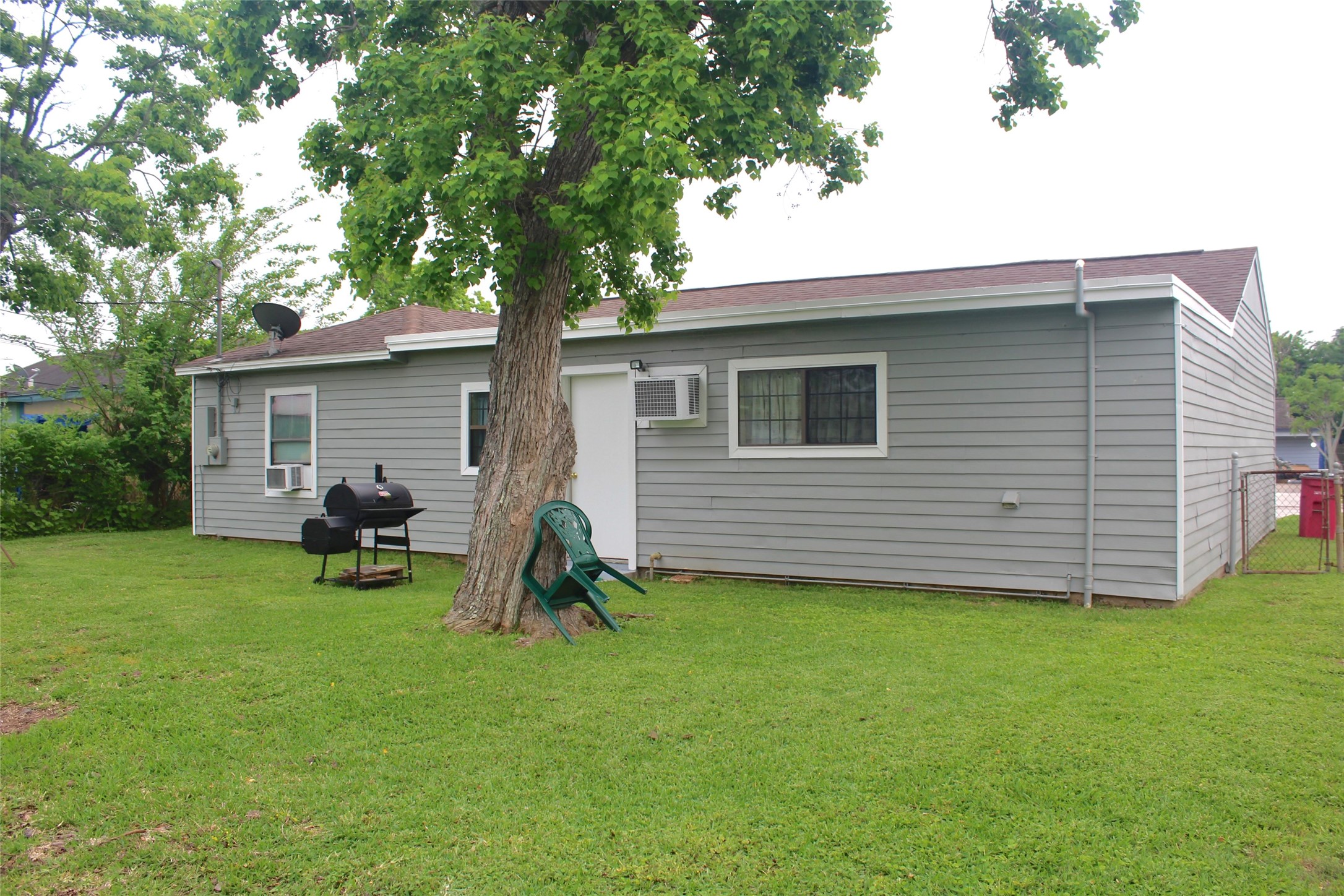 822 W 10th Street , Freeport, TX, 77541 | 71698080 | Realty Texas LLC