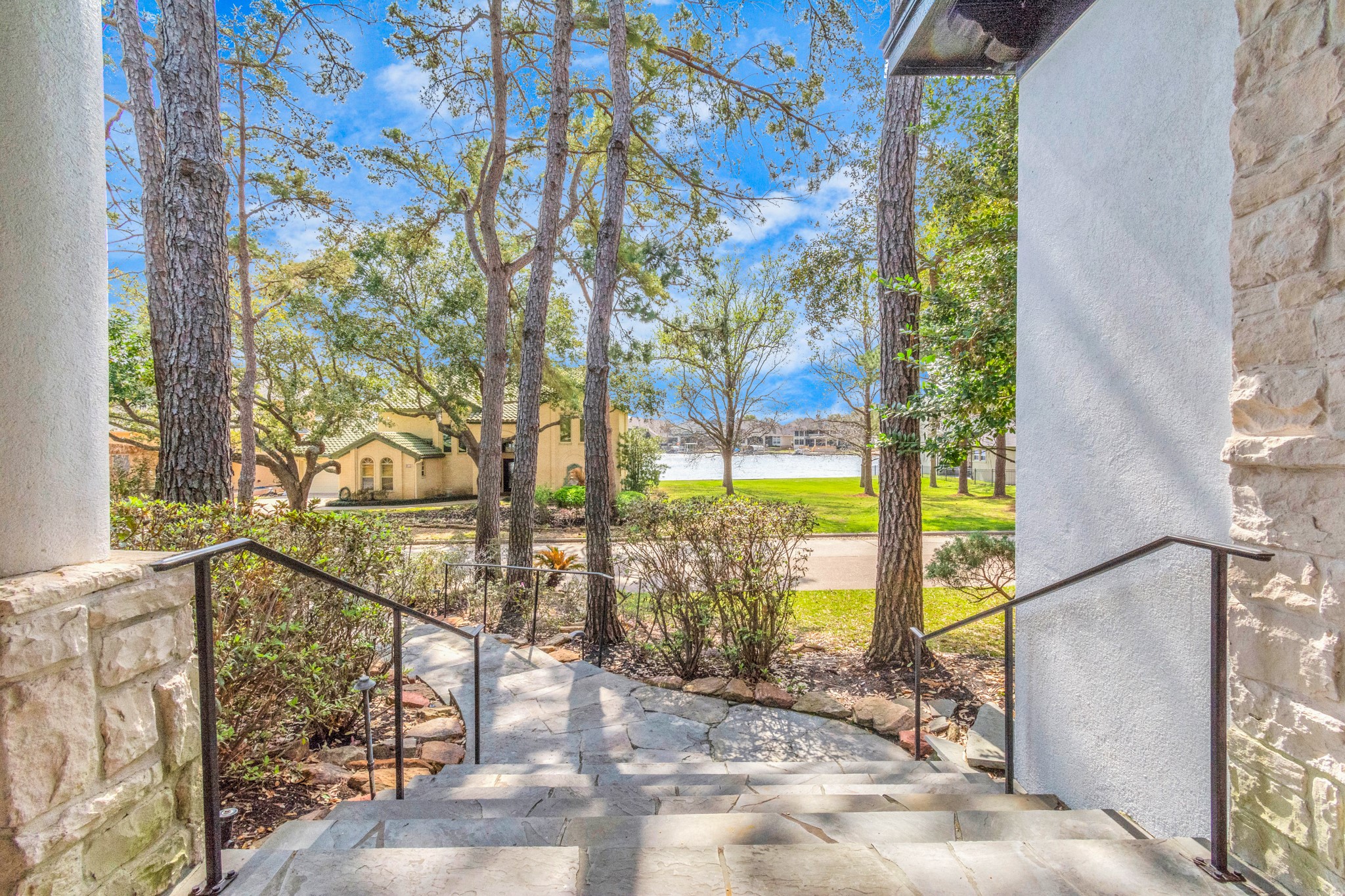 216 Sarasota Circle S , Montgomery, TX, 77356 | 98925640 | Realty Texas LLC