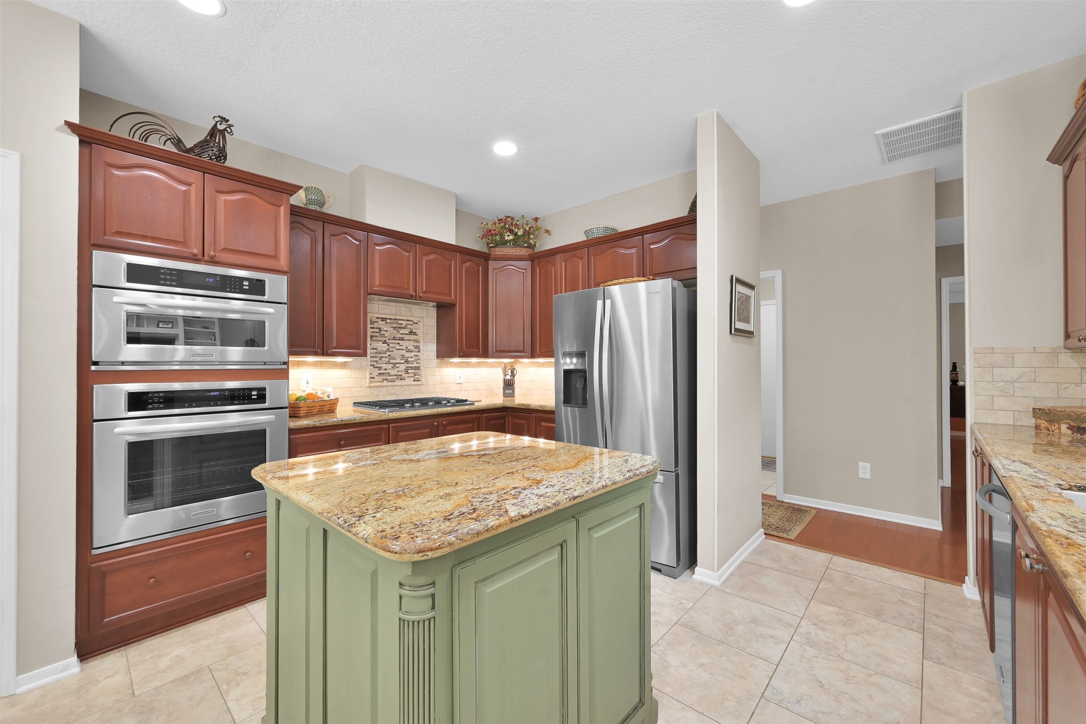 15 Churchdale Place , The Woodlands, TX, 77382 | 66709627 | Realty Texas LLC