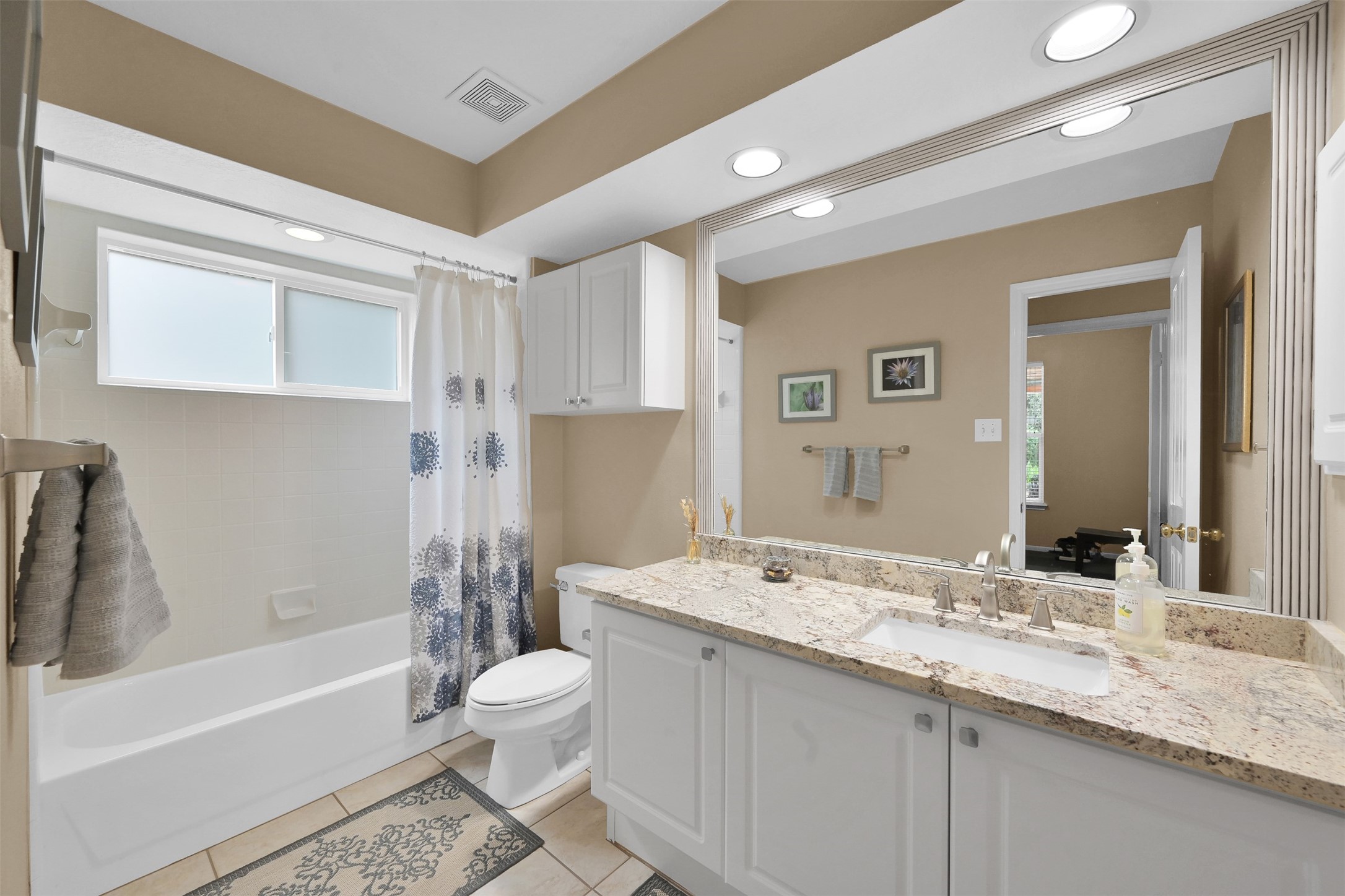 15 Churchdale Place , The Woodlands, TX, 77382 | 66709627 | Realty Texas LLC