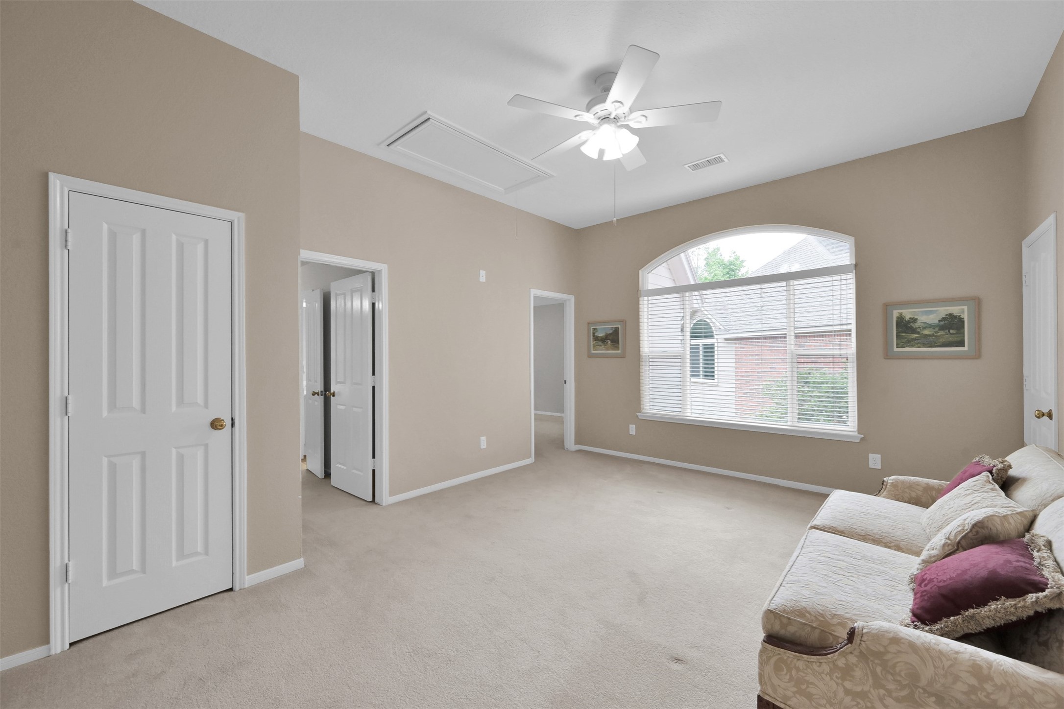 15 Churchdale Place , The Woodlands, TX, 77382 | 66709627 | Realty Texas LLC