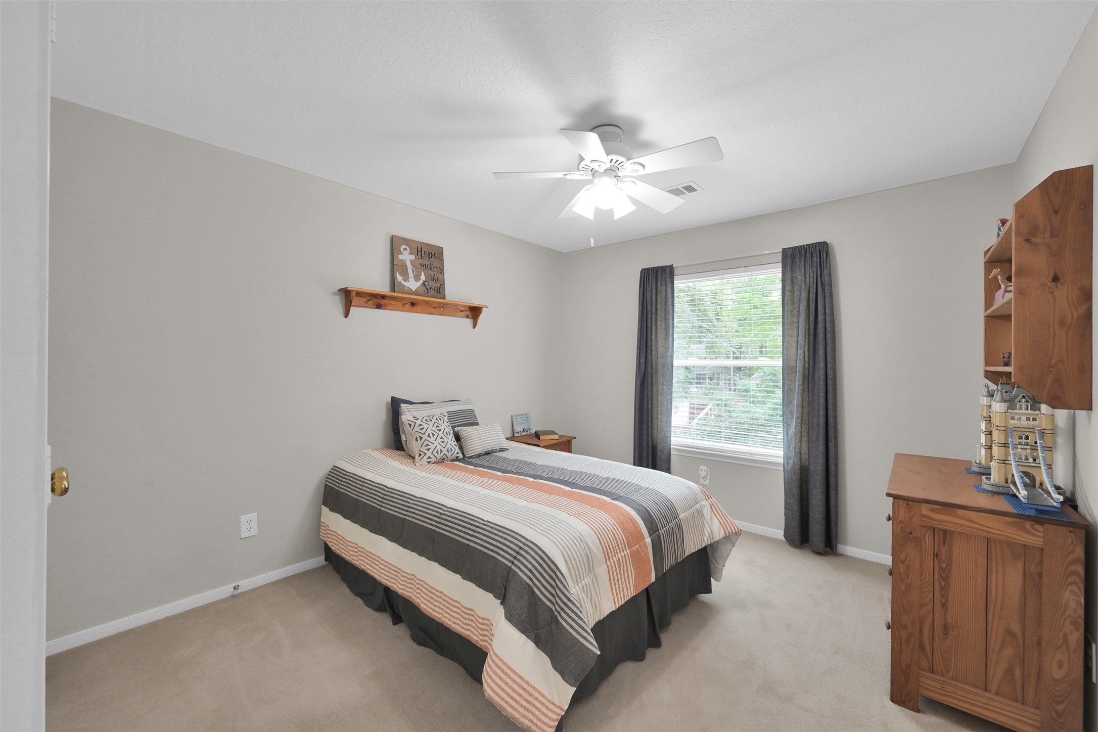15 Churchdale Place , The Woodlands, TX, 77382 | 66709627 | Realty Texas LLC