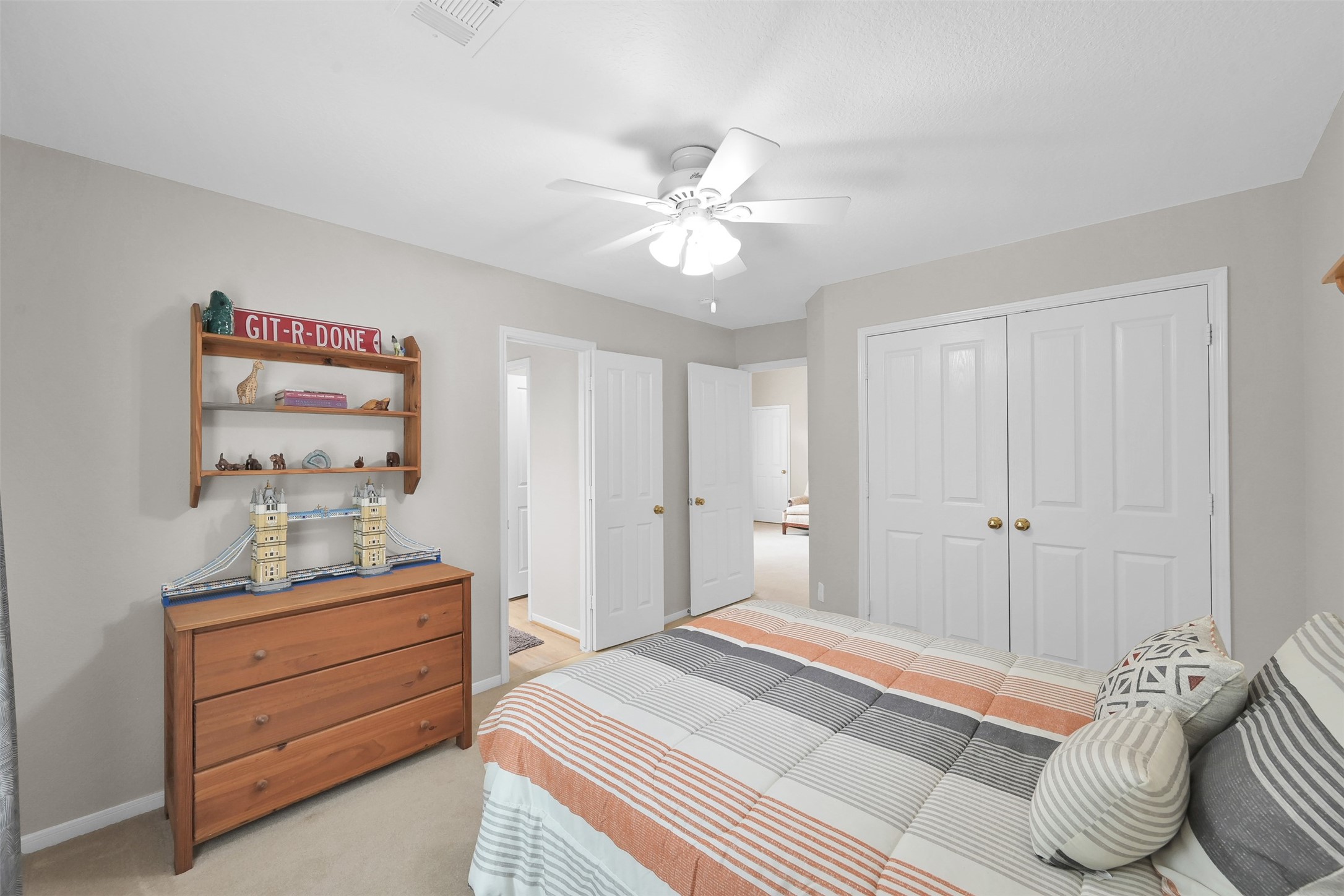 15 Churchdale Place , The Woodlands, TX, 77382 | 66709627 | Realty Texas LLC