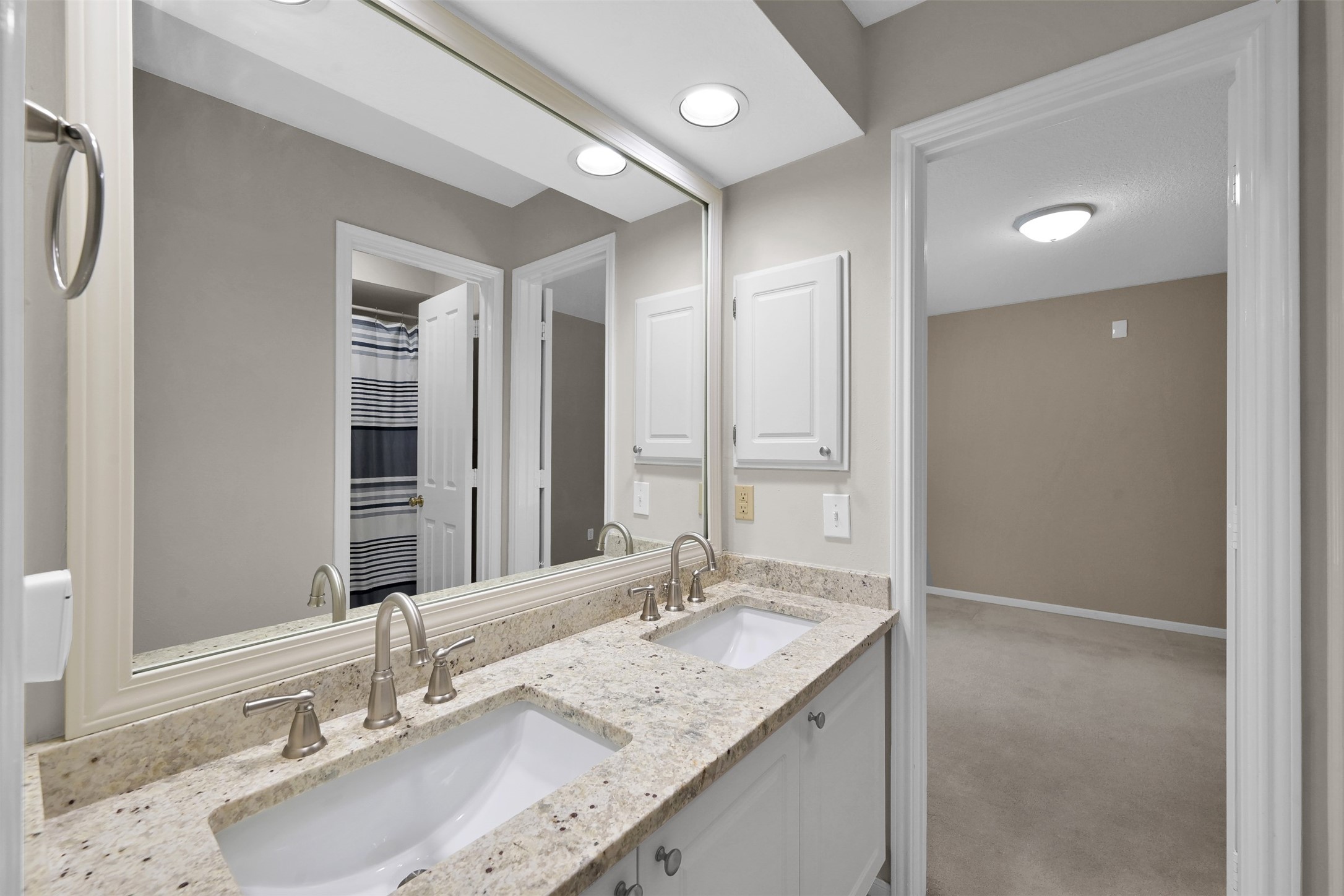 15 Churchdale Place , The Woodlands, TX, 77382 | 66709627 | Realty Texas LLC