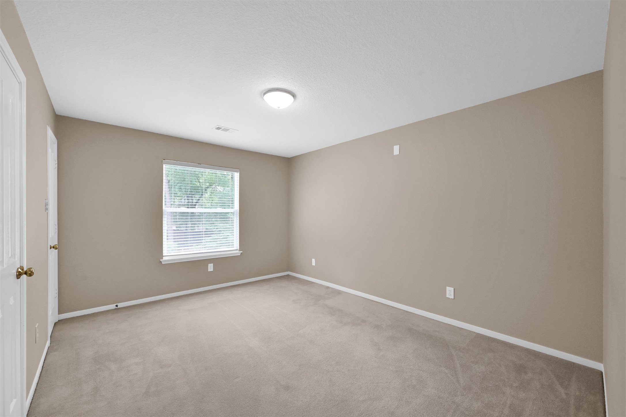 15 Churchdale Place , The Woodlands, TX, 77382 | 66709627 | Realty Texas LLC