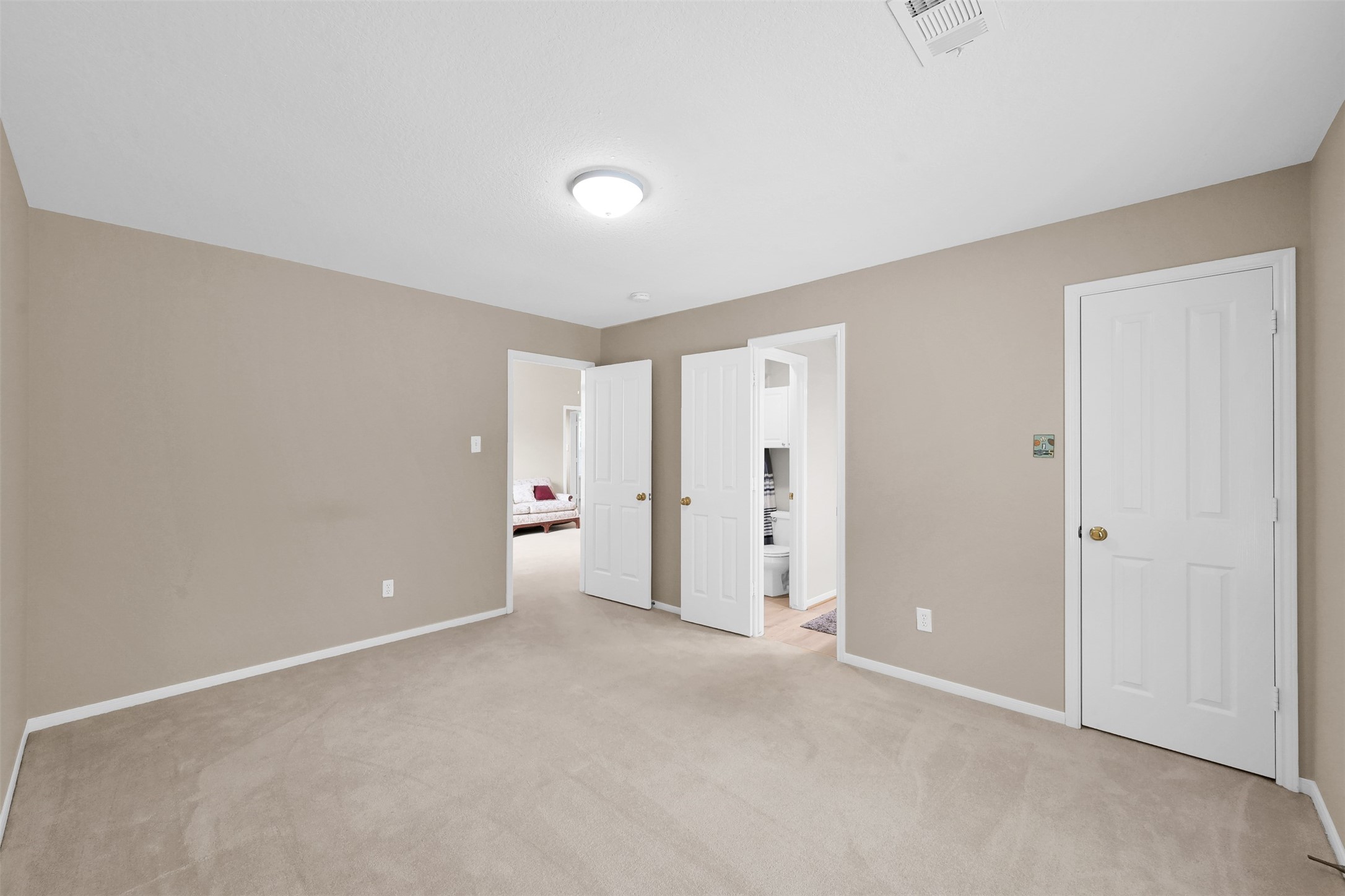 15 Churchdale Place , The Woodlands, TX, 77382 | 66709627 | Realty Texas LLC