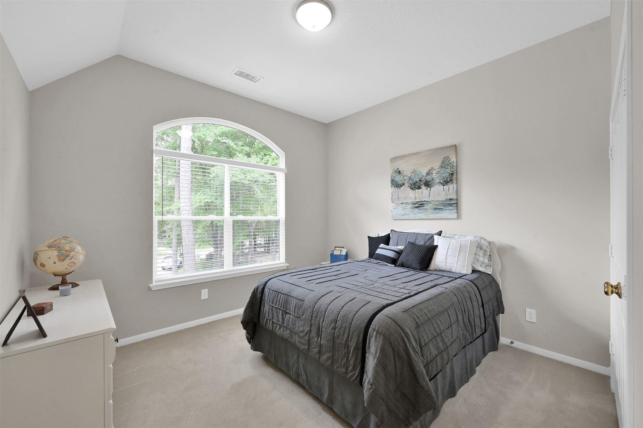 15 Churchdale Place , The Woodlands, TX, 77382 | 66709627 | Realty Texas LLC