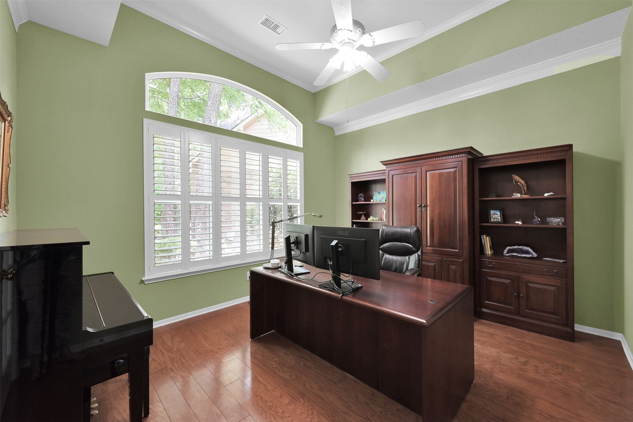 15 Churchdale Place , The Woodlands, TX, 77382 | 66709627 | Realty Texas LLC
