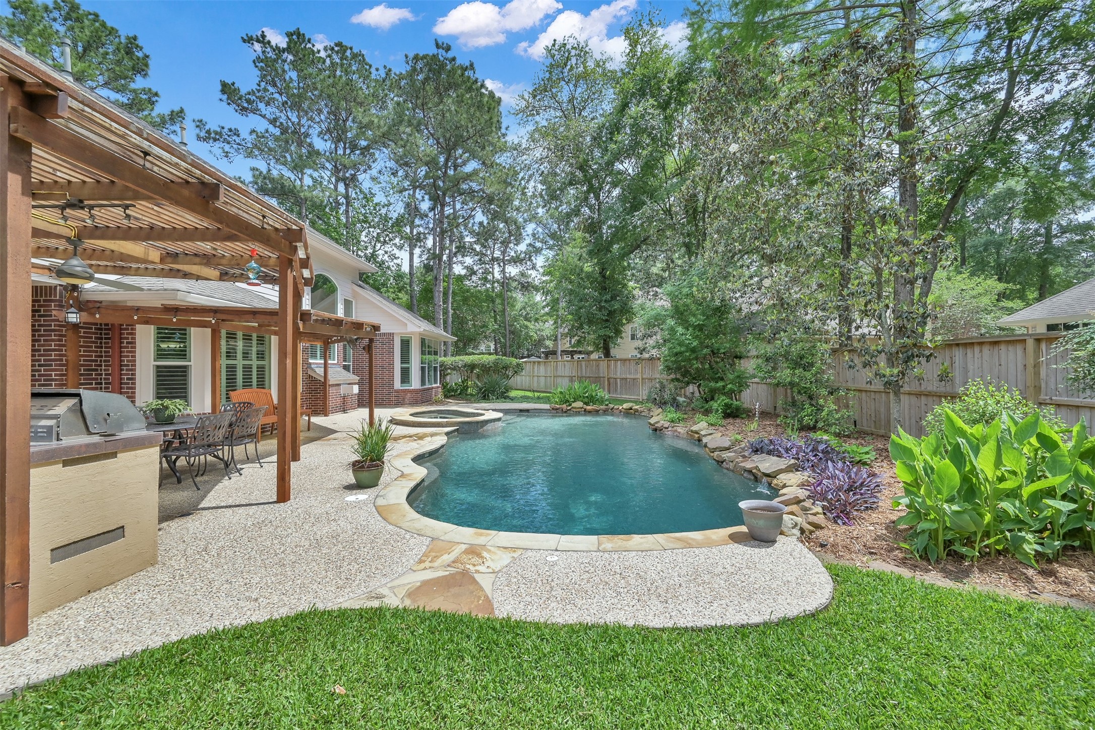 15 Churchdale Place , The Woodlands, TX, 77382 | 66709627 | Realty Texas LLC