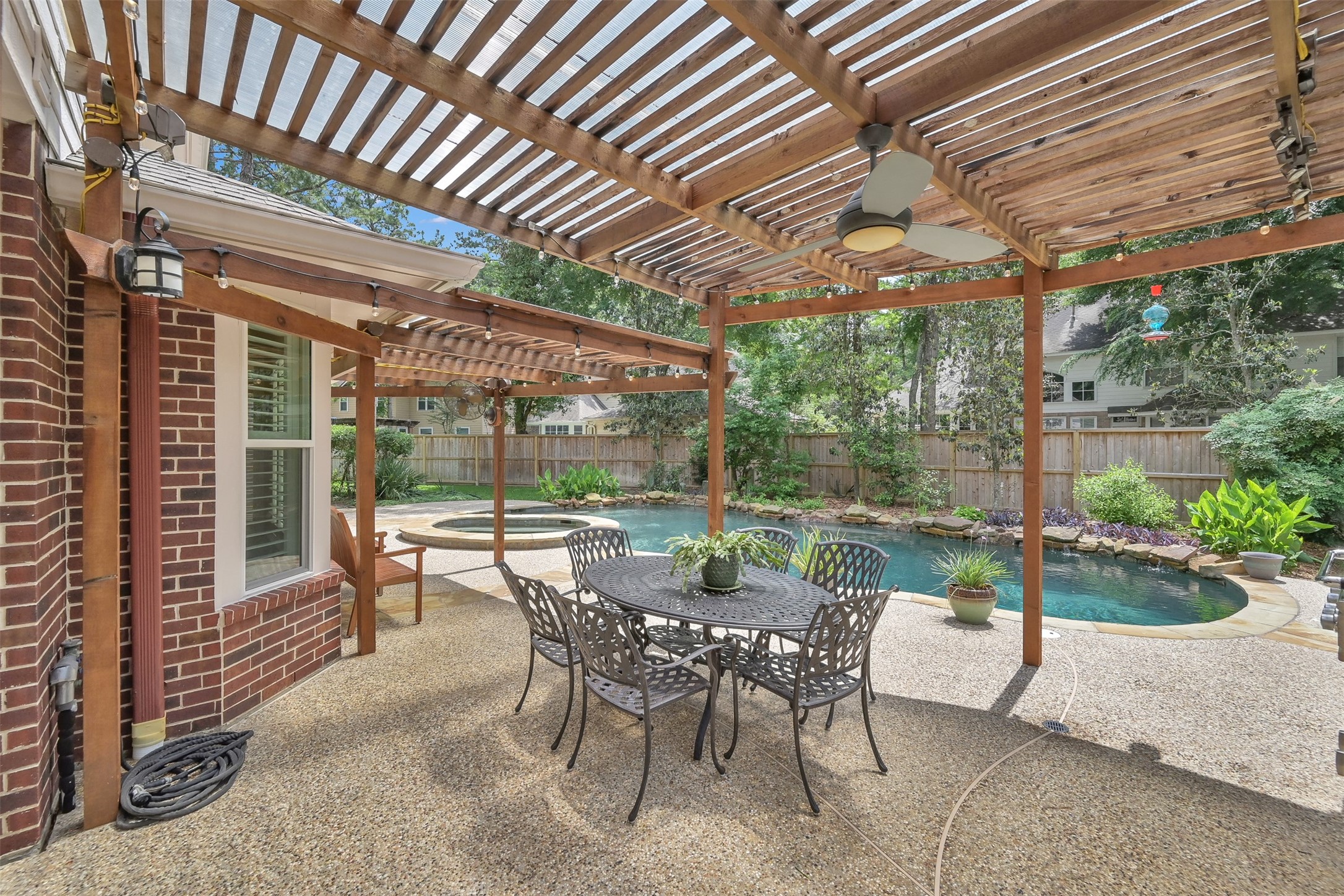 15 Churchdale Place , The Woodlands, TX, 77382 | 66709627 | Realty Texas LLC