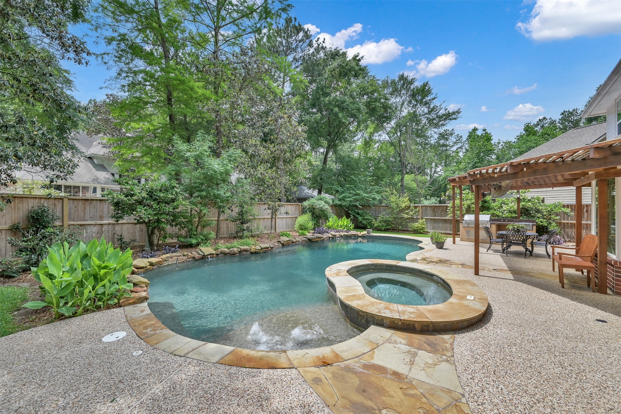 15 Churchdale Place , The Woodlands, TX, 77382 | 66709627 | Realty Texas LLC