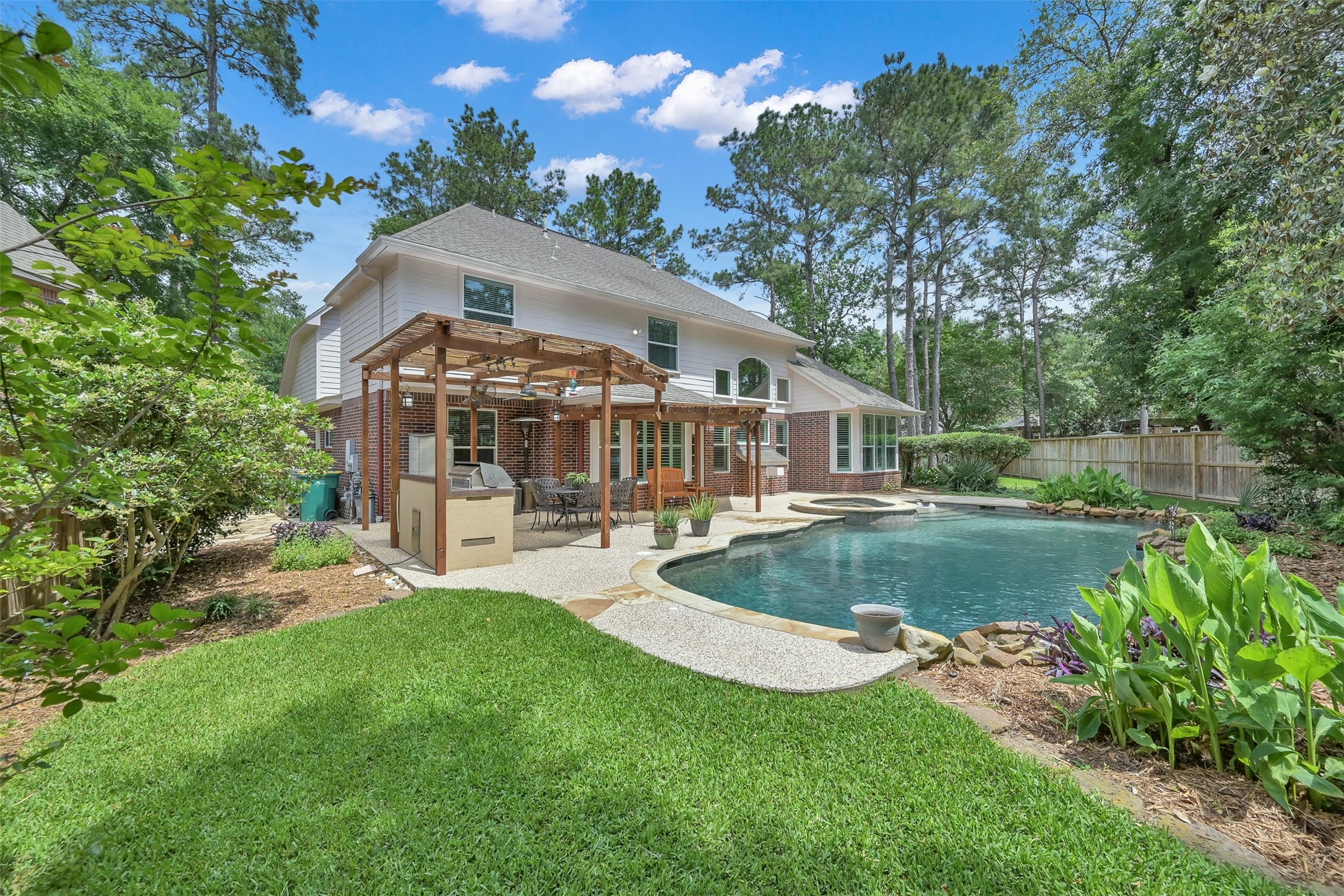15 Churchdale Place , The Woodlands, TX, 77382 | 66709627 | Realty Texas LLC