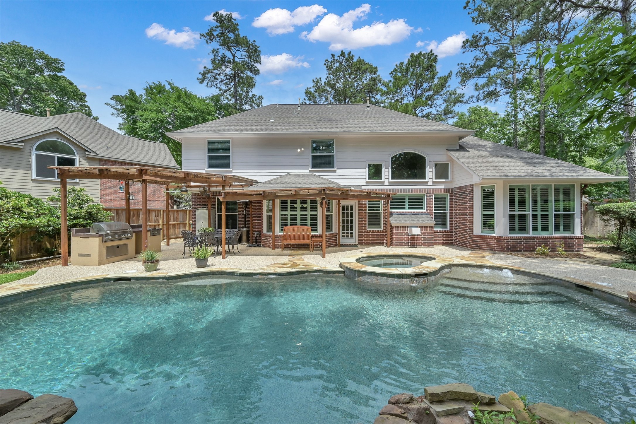 15 Churchdale Place , The Woodlands, TX, 77382 | 66709627 | Realty Texas LLC