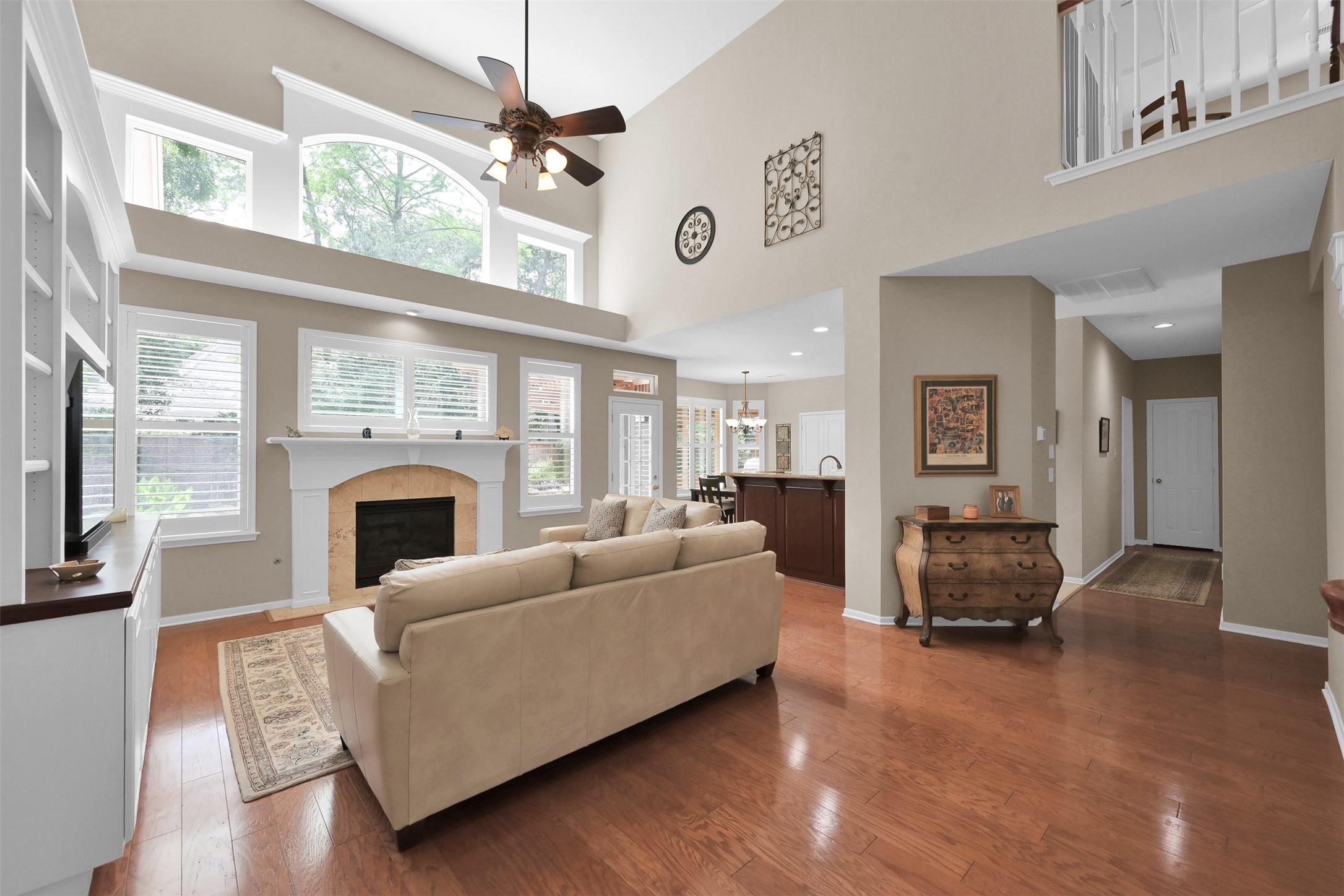 15 Churchdale Place , The Woodlands, TX, 77382 | 66709627 | Realty Texas LLC