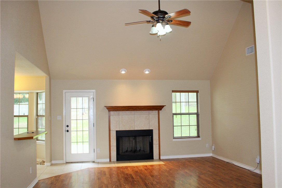 395 Mauna Loa Lane , Bastrop, TX, 78602 | 3926581 | Realty Texas LLC