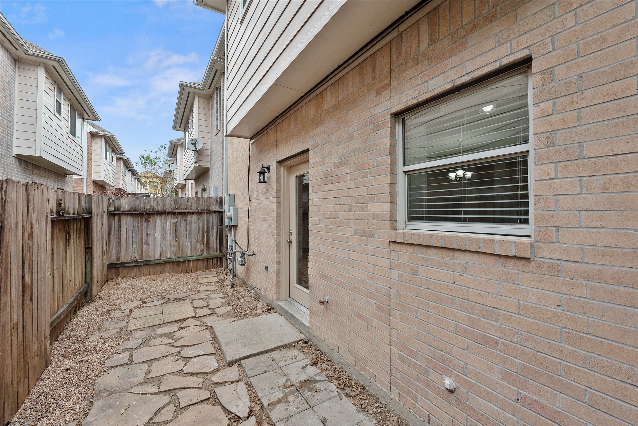223 Plaza Del Sol Park , Houston, TX, 77020 | 83131438 | Realty Texas LLC