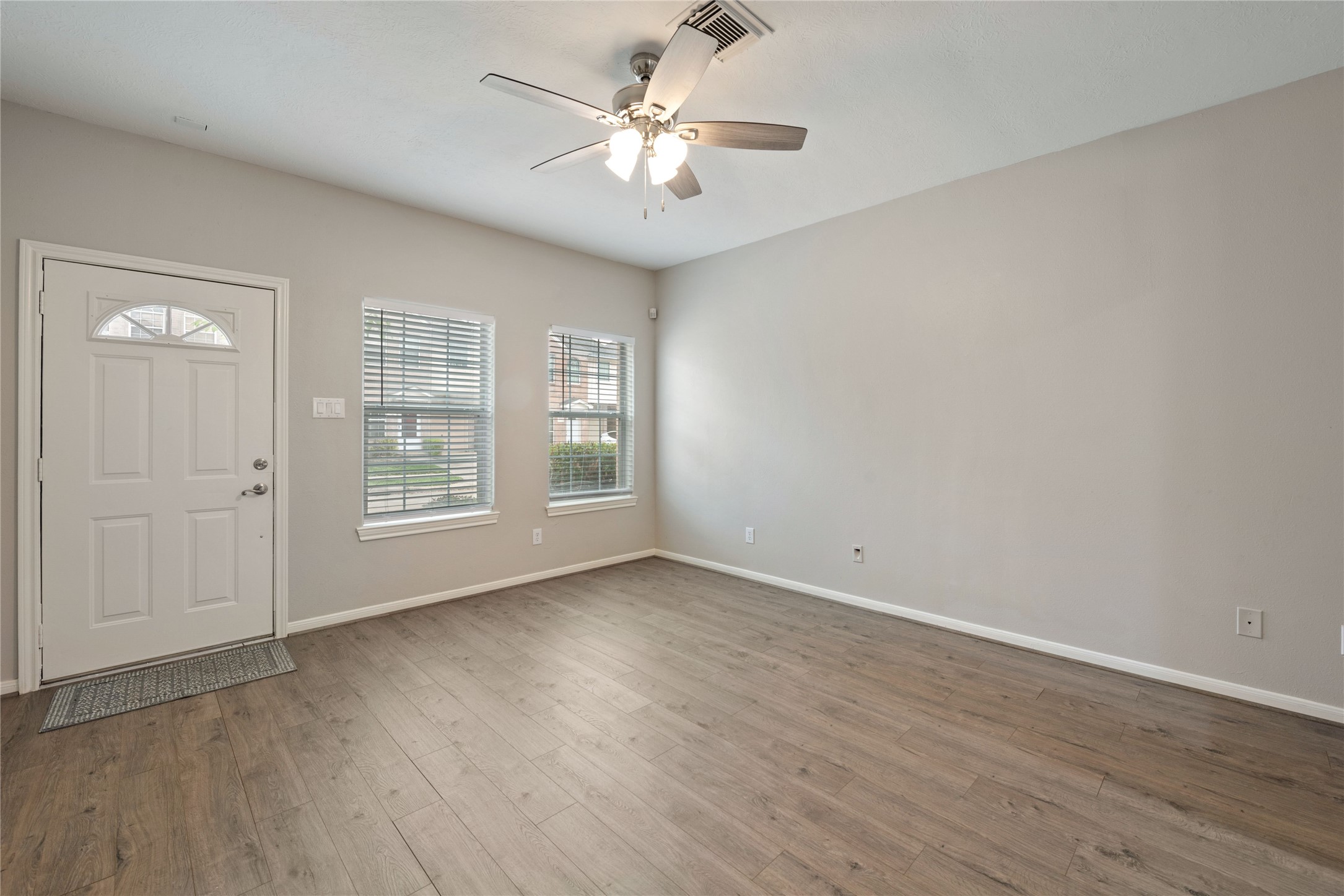 223 Plaza Del Sol Park , Houston, TX, 77020 | 83131438 | Realty Texas LLC