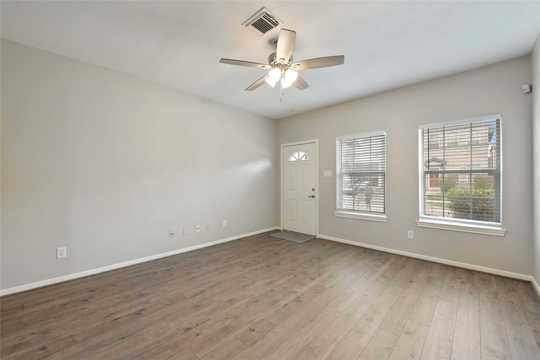223 Plaza Del Sol Park , Houston, TX, 77020 | 83131438 | Realty Texas LLC